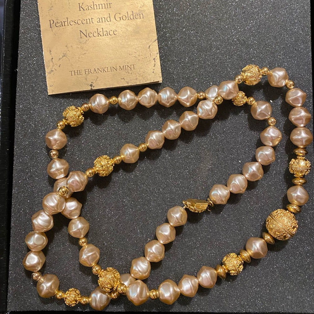Franklin Mint Shakira Caine “Treasures of Kashmir” Pearlescent and Gold Necklace